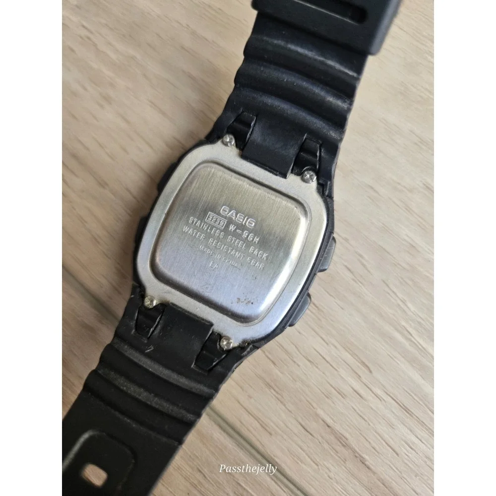 Casio Watch Mens W-96H Digital Illuminator Alarm Chrono 10 Year Battery WR50M